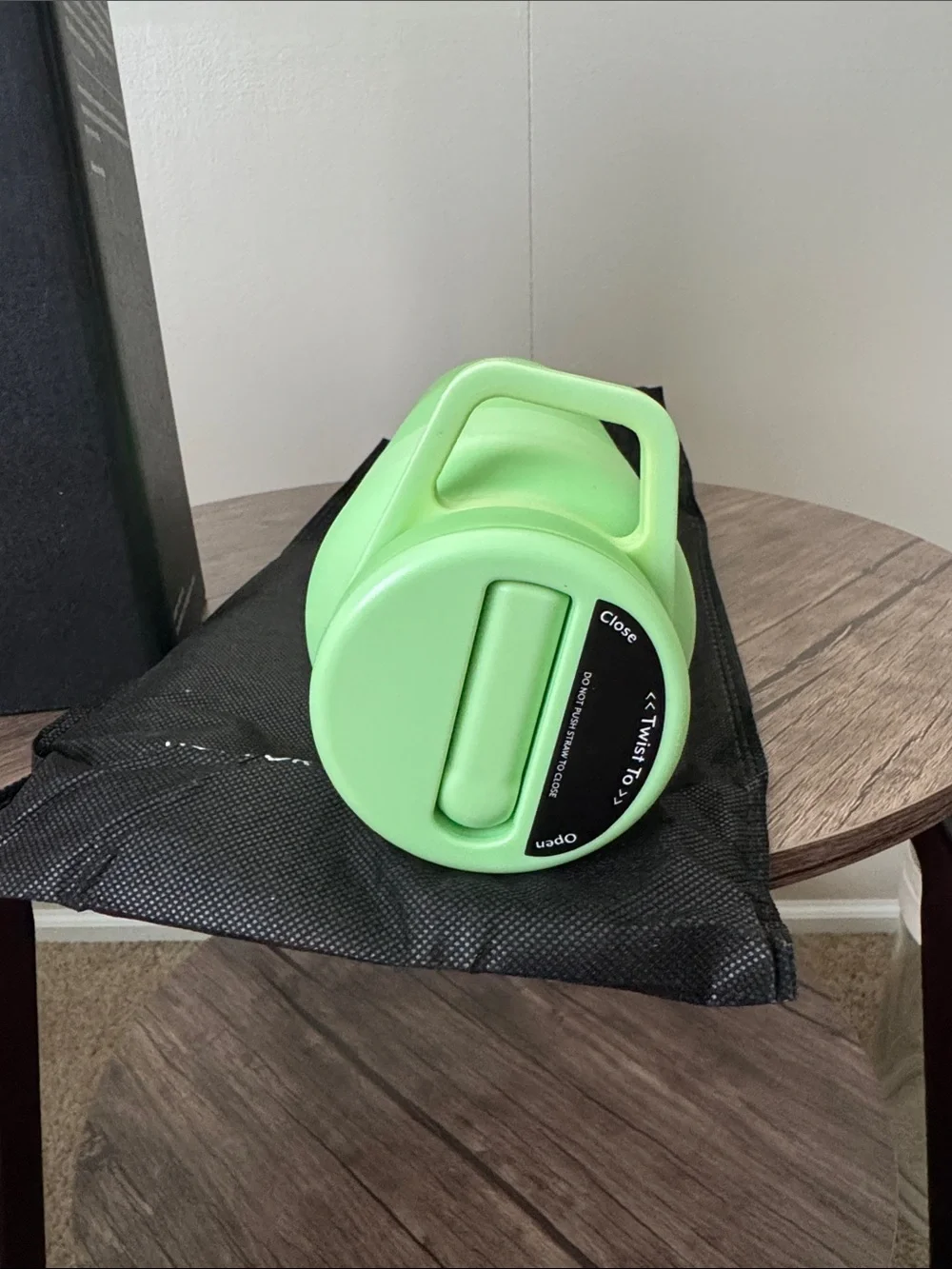 BruMate Rotera Touch-Free Water Bottle - Kiwi 35oz